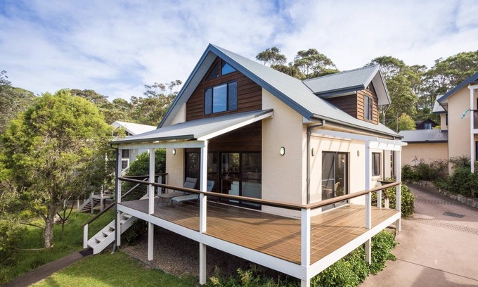 Dalmeny House | Yabbarra Sands - Enjoy the beachside lifestyle.
