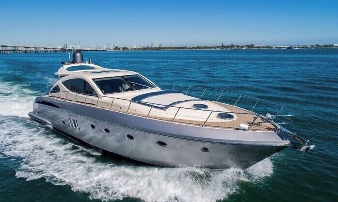 Downtown Miami Boat Rental | Yacht charter , Sunsekeer Manhatan 70 foot , 4 hours min , 6 hours max