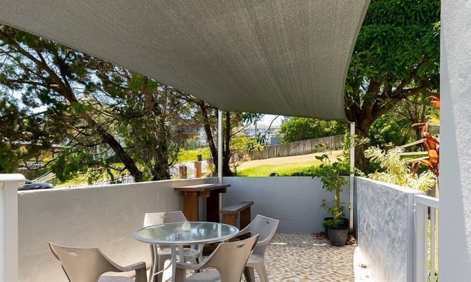 Yamba Apartment | Yamba Towers 2, Leave the car in the garage and walk everywhere