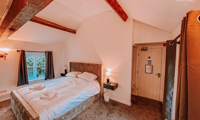 Bamber Bridge Hotel | Ye Olde Original Withy Trees