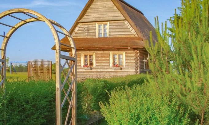 Darlowo House | Year-round habitable wooden house with thatched roof.