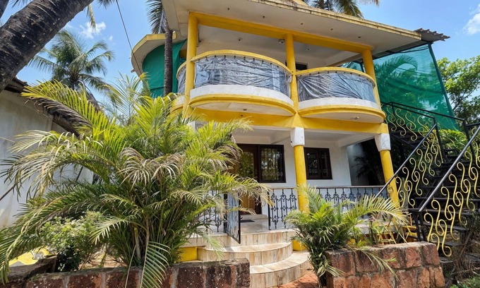 Anjuna Villa | Yellow Haven 4BR Villa in Goa by Homeyhuts