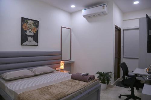 Serilingampally Apartment | Yendluri's- QueenBed Room-4 Kondapur, Gachibowli