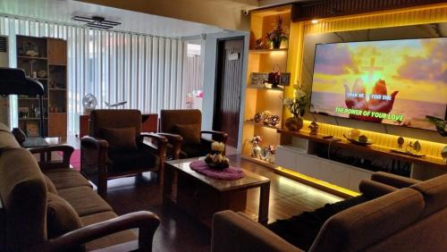 Angeles City House | YKC's Private Pool Villa Resort