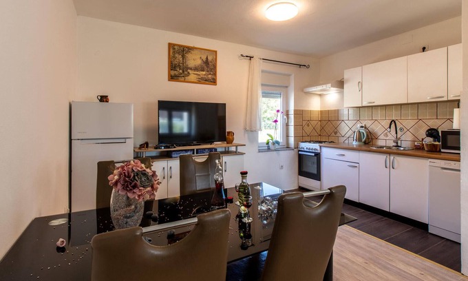Lovinac House | You can enjoy a relaxing vacation in this beautiful vacation home.