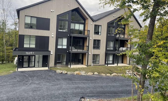 Owl's Head Ski Resort Condo | You’ll fall in love! Brand new family unit at Mont Owl’s Head with a dock!