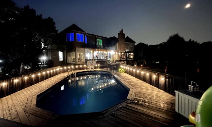 Plato Center House | Your BIG HOME Getaway, 30 minutes to O'Hare Airport, Only 37 miles to Chicago
