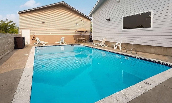 Grants Pass Resort | Your Home Away From Home! Family-Friendly Unit Awaits! Near GP Shopping Center