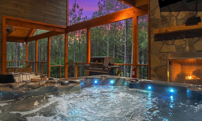 Pickens Cabin | Your New Favorite Place + Private Outdoor Oasis + Disc Golf + Firewood Provided