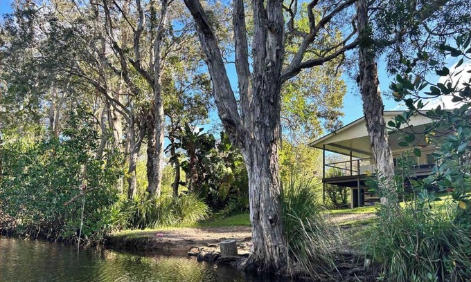 Cooroibah House | Your own stretch of wilderness river only 15 mins from Hastings St, incl kayaks