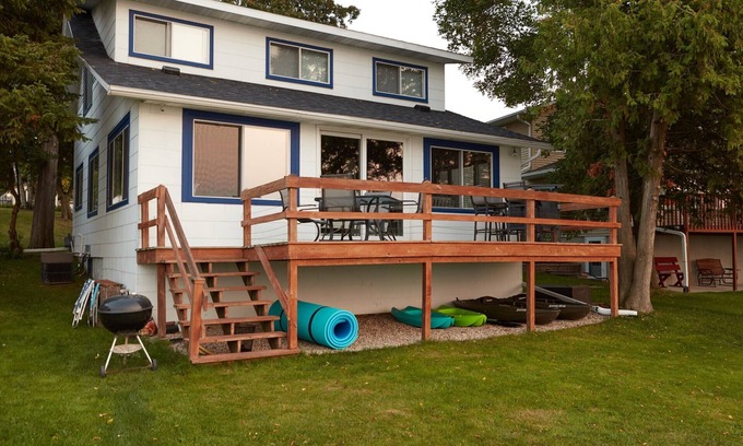 Shawano Cottage | Your Perfect Fall Weekend — Fireplaces, Fall Colors & Lake Views