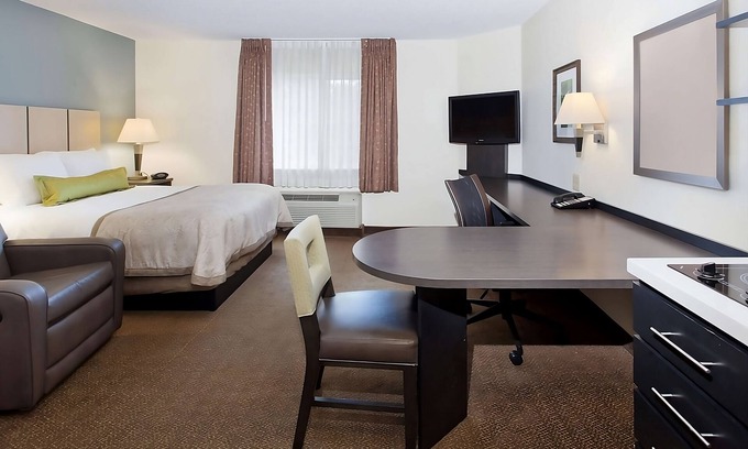 Southfield Hotel | Your Relaxing Getaway Awaits! Family-friendly, Free Parking! Pets are Allowed!
