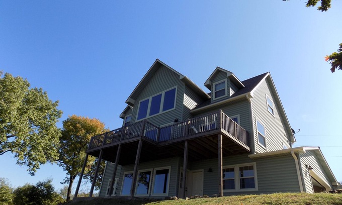 Evening Shade House | Your Vacation Home With A Beautiful Lake View