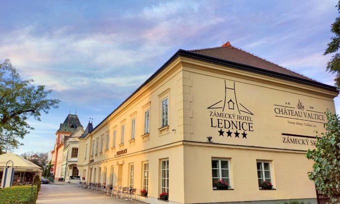 Lednice Hotel | Zamecky Hotel Lednice