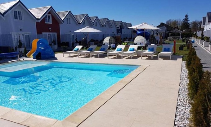 Mielno Resort | Zatoka Slonca - Domki z basenem, WiFi i parking w cenie!