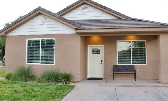 La Verkin House | ZC4 Pet Friendly Home Near Zion