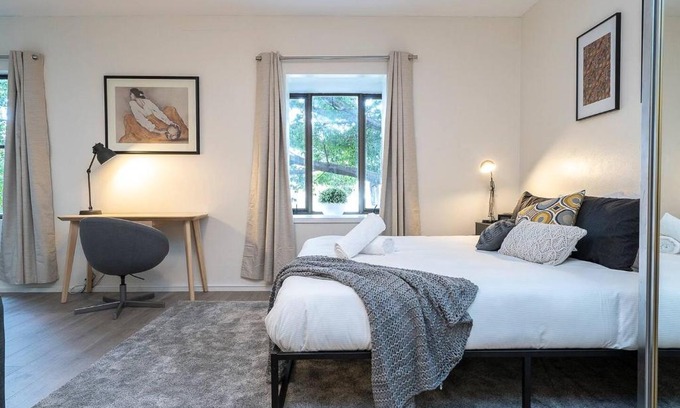 Chippendale Apartment | 'Zen Boutique' A Well-connected Studio with Parking