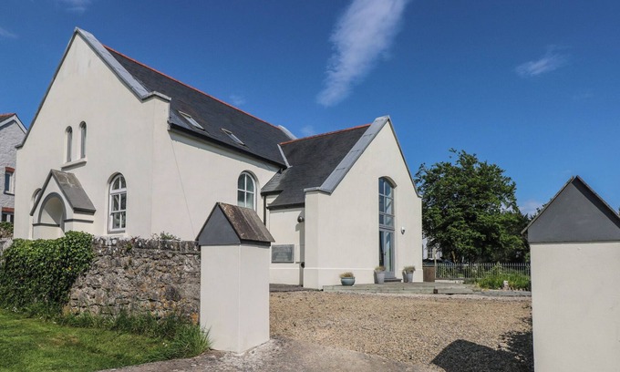 Carew Newton Cottage | ZOAR CHAPEL, pet friendly, character holiday cottage in Carew