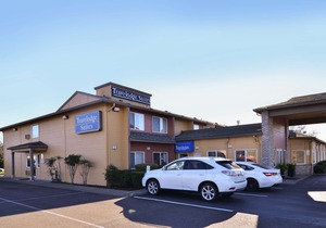 Travelodge Suites by Wyndham Newberg