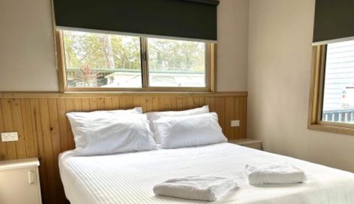 Standard 2 Bedroom Cabin - Sleeps 4 - Dog Friendly