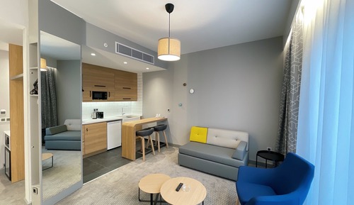 Suite (Free Breakfast)