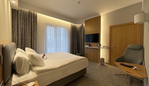 Standard Room, 1 Queen Bed, Accessible (Free Breakfast)