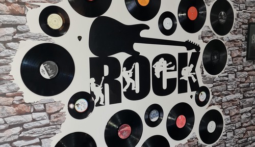 Suite, Ensuite (80'S ROCK THEME)