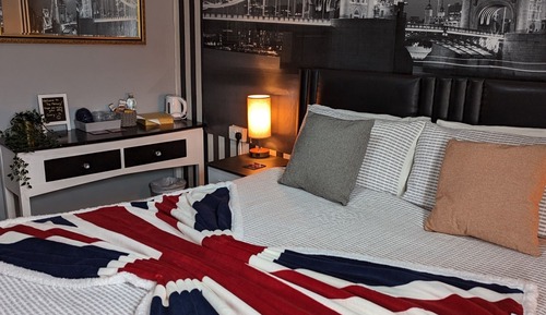 Suite, Ensuite (London Theme)
