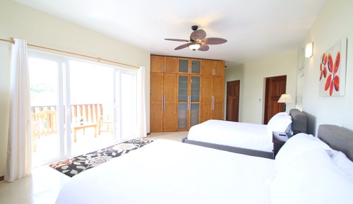 Deluxe Condo, 2 Bedrooms, Pool Access, Garden Area