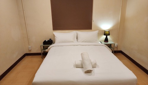 Basic Double Room, 1 Queen Bed, Shared Bathroom, Ground Floor