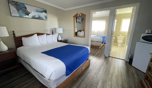 Suite 2 King 1 Queen