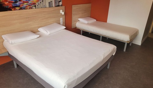 Room, Multiple Beds
