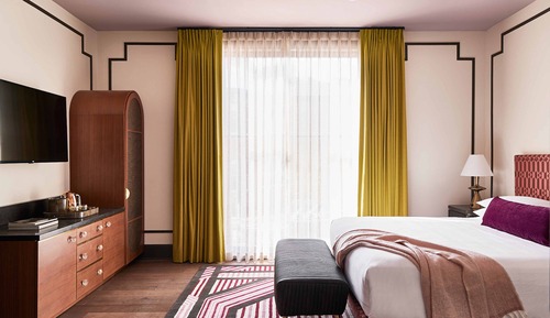 Executive Suite (Darling Heart)