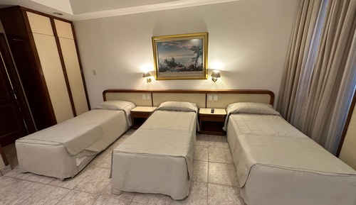 Suite, 3 Twin Beds