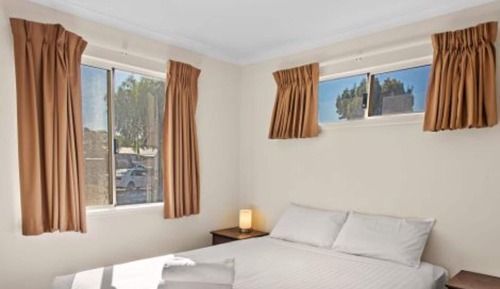 Deluxe 2 Bedroom Cabin - S4 - 2 Queens