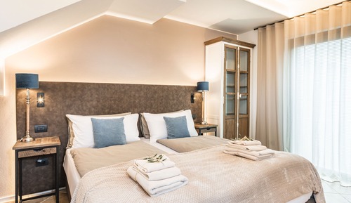 Grand Apartment, 2 Bedrooms, Hot Tub, Garden View