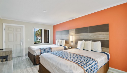 Family Room, 2 Queen Beds, Refrigerator & Microwave, Beachside