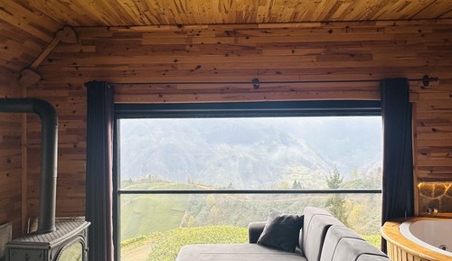 Comfort Cabin, Smoking, Mountain View