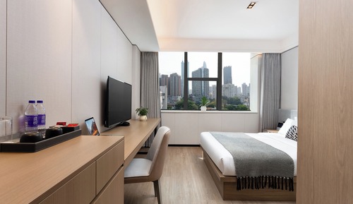 Deluxe Queen Room