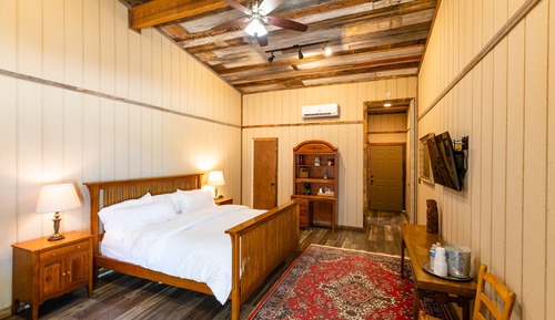 Signature Cabin