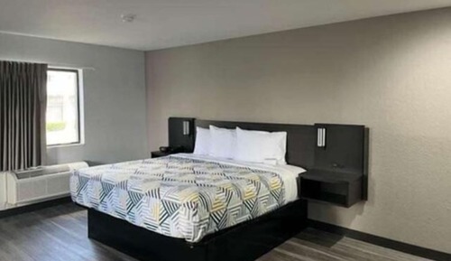 Standard Room, 1 King Bed, Non Smoking, Kitchenette