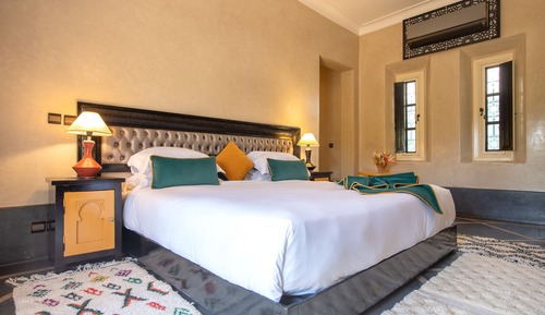 Junior Suite, 1 King Bed, Private Bathroom, Garden View