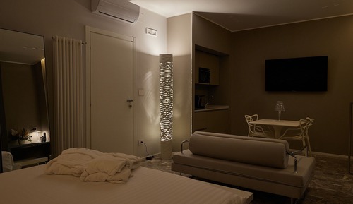Luxury Suite, Balcony (Lettera)