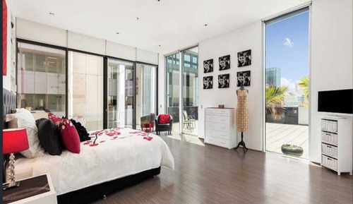 Basic Apartment, Multiple Beds