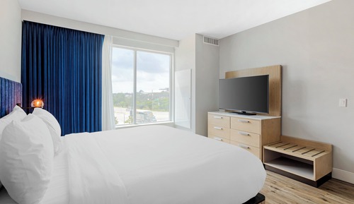 Suite, 1 Bedroom (Downtown and Magnolia Silos View)