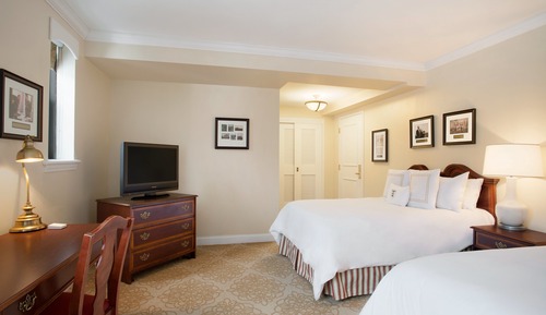 Queen Deluxe Room