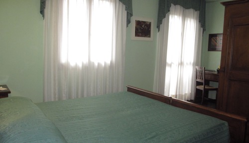 Classic Double Room Single Use, Private Bathroom