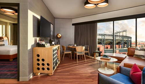 Suite, 1 King Bed, Corner (Legend)