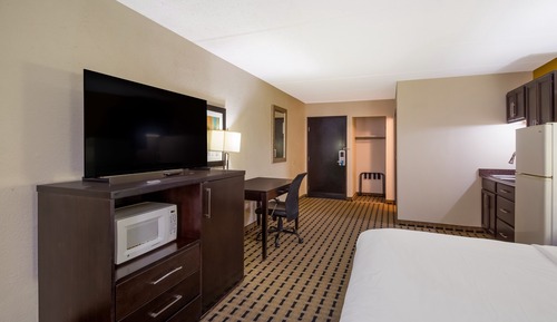 Standard Room, 1 King Bed, Non Smoking (Wet Bar)