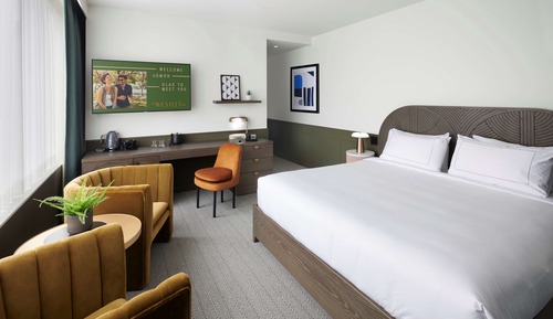 Room, 1 King Bed, Corner (Savour)